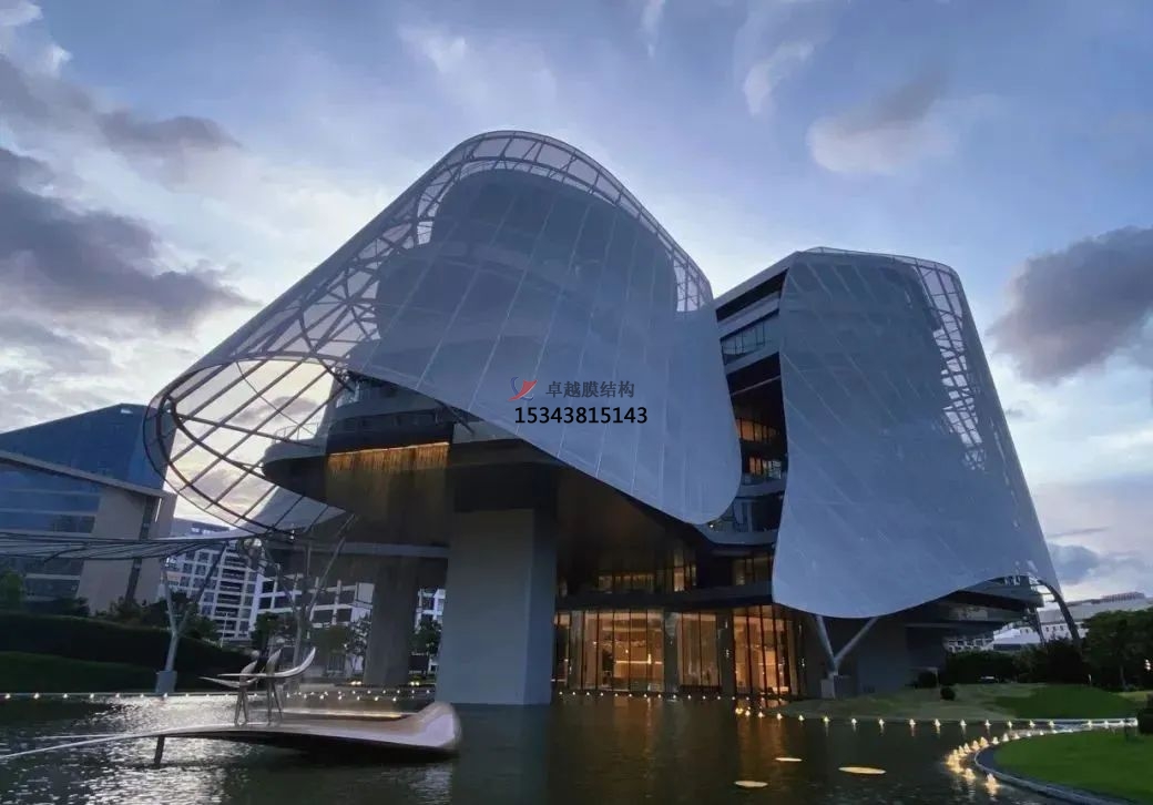 優(yōu)雅而懸浮，PTFE膜結構外立面建筑